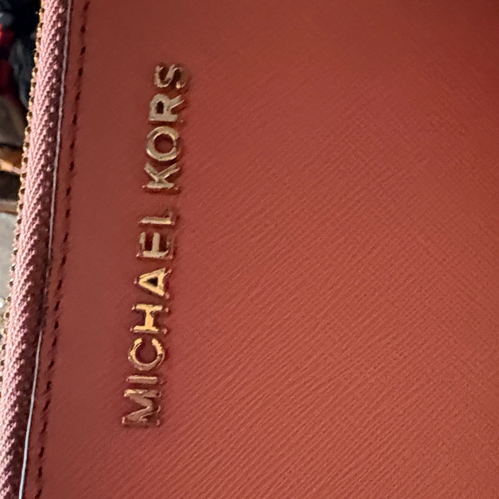 Michael Kors Rose Wallet - Picture 4 of 12